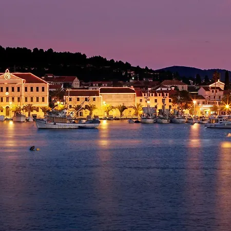 Вилла Waterfront With Pool Вела-Лука