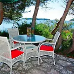 Waterfront With Pool Vila Vela Luka