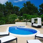 Waterfront With Pool Vila Vela Luka