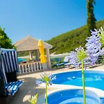 Waterfront With Pool Vila *