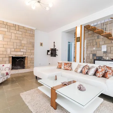 فيلة Waterfront With Pool فيلا لوكا