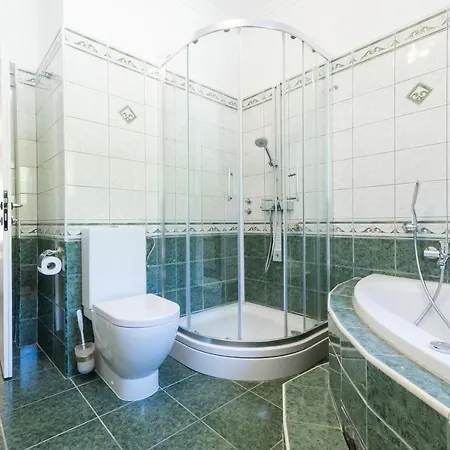 Waterfront With Pool * فيلا لوكا