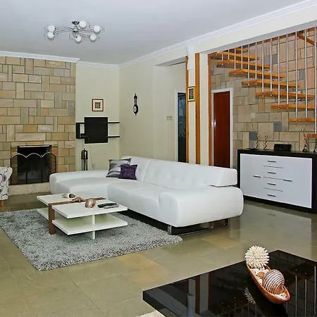 فيلة Waterfront With Pool فيلا لوكا