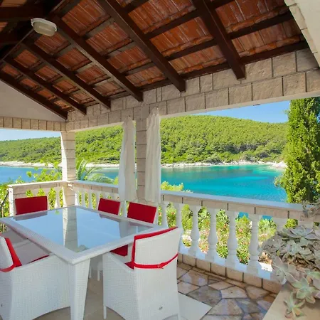 Villa Waterfront With Pool