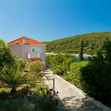 Waterfront With Pool Vila *